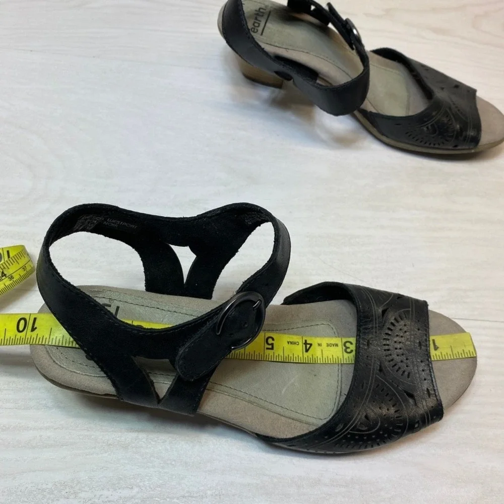 Earth Womens 7.5 Carson Westport Wedge Sandals Black Leather Laser Cut Comfort
